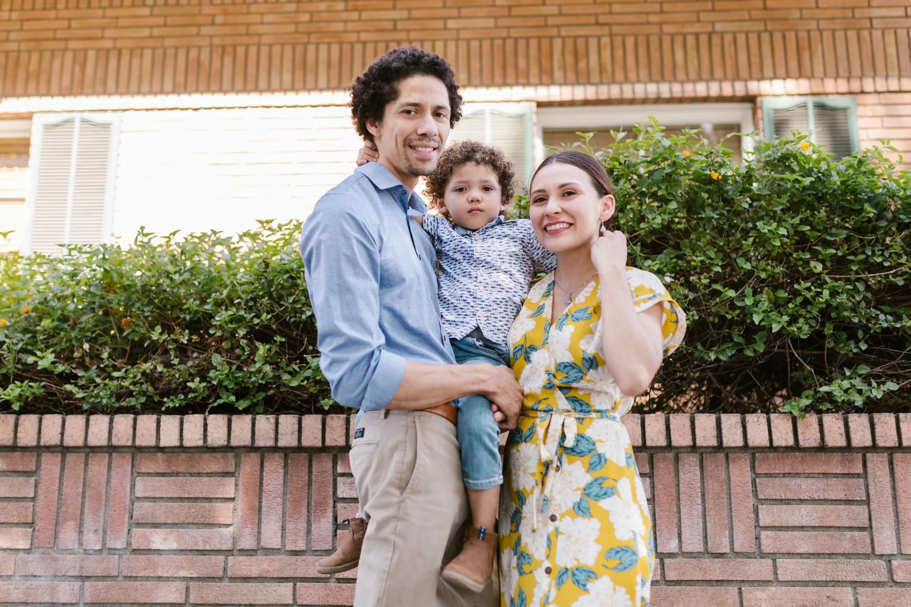 Una familia del sur de Florida unida, que representa a los hogares más afectados por los cambios en los subsidios del ACA